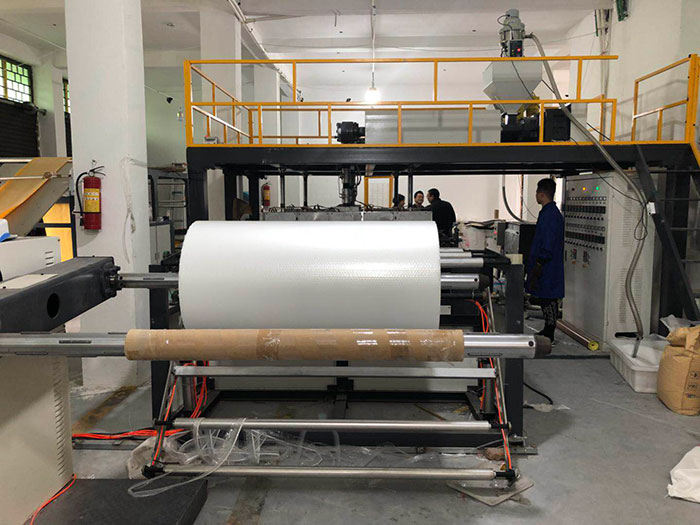 LS1600PE復(fù)合聚乙烯氣泡膜機 新型全自動高速多層復(fù)合氣泡膜機組03