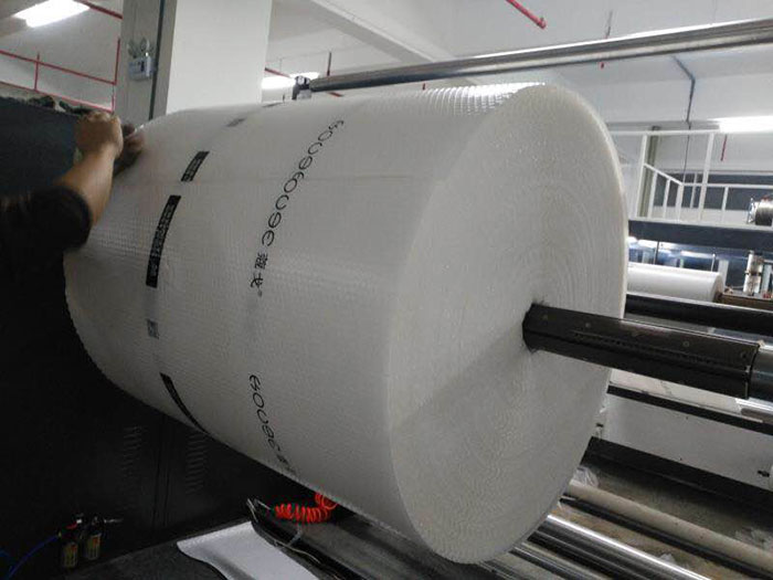 LSPE1500型全自動多層復(fù)合型氣（墊）泡膜機(jī)組 PE氣泡膜機(jī)器02